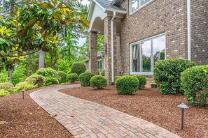 Property grounds - Prestigious Pinehurst Estate (Pinehurst)