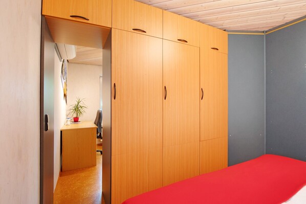 1 chambre, bureau, accès au Wi-Fi (inclus), literie fournie