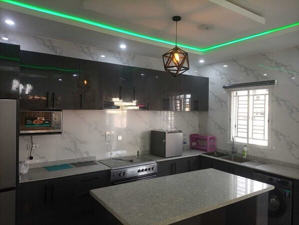 Fridge, microwave, oven, stovetop