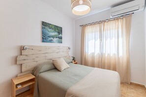 3 chambres, lit de bébé portatif, Wi-Fi, literie fournie