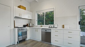 電子レンジ、オーブン、コンロ、食器洗い機