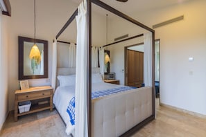 3 quartos, escrivaninha, ferros/tábuas de passar roupa, berço de viagem