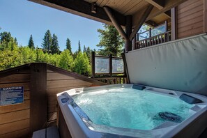 Outdoor spa tub - Abode at Black Bear #206 | Charming mountain modern condo (Park City)