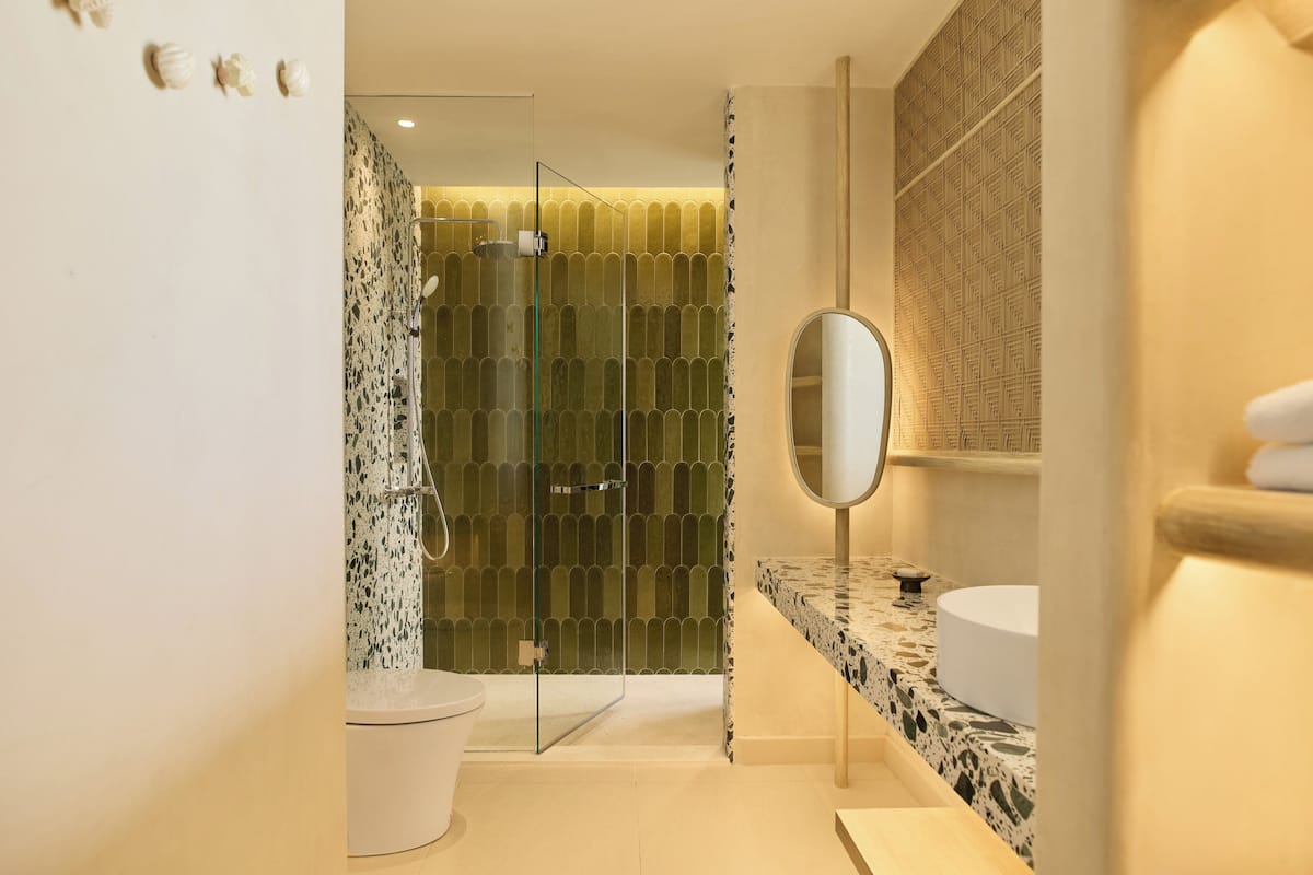 Panoramic Room (Mirage) | Hypo-allergenic bedding, minibar, in-room safe, laptop workspace