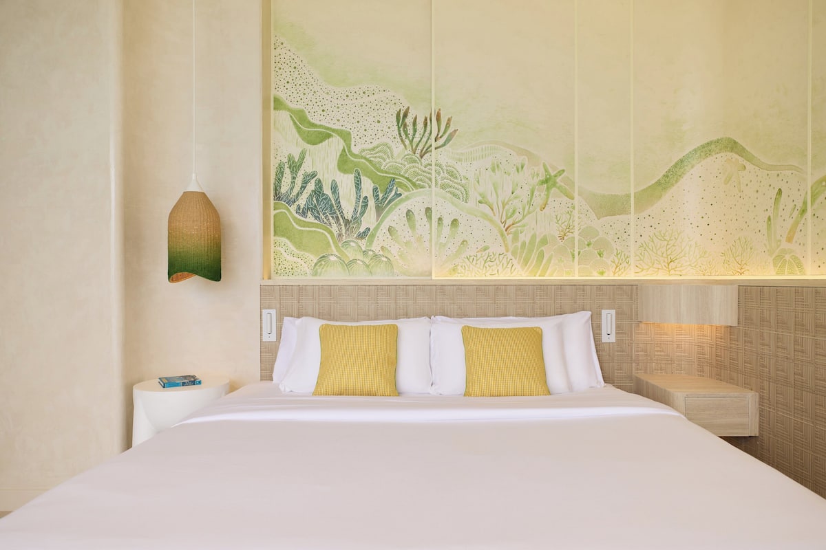Hypo-allergenic bedding, minibar, in-room safe, laptop workspace