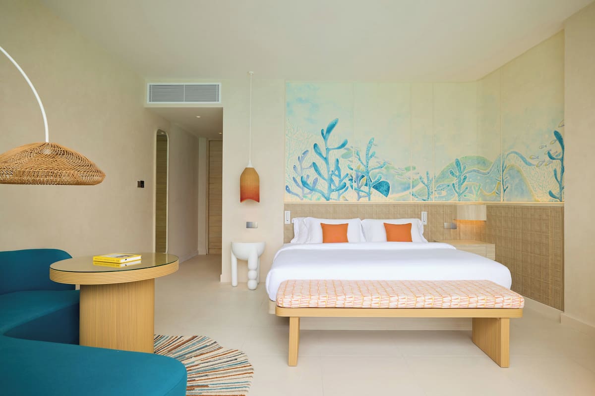 Hypo-allergenic bedding, minibar, in-room safe, laptop workspace