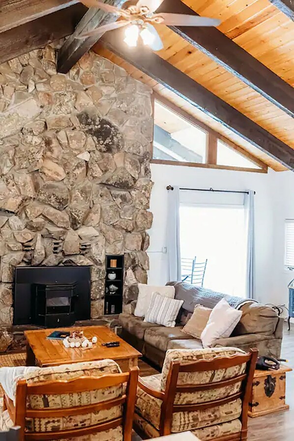 Téléviseur connecté, foyer, livres