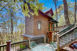 Terrace/patio - Luxe home overlooking Blue Valley & a stream with elevator & designer interior (Highlands)