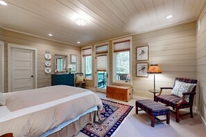 2 bedrooms, Internet, bed sheets - Luxe home overlooking Blue Valley & a stream with elevator & designer interior (Highlands)