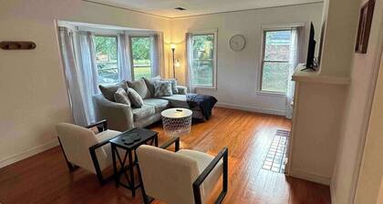 Cute 2 bed 1 bath home that sleeps 7 in a quiet neighborhood.