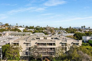 Exterior - West Hollywood Quiet condo with many amenities, 2 blocks from St. Monica Blvd (West Hollywood)