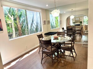 Dining - West Hollywood Quiet condo with many amenities, 2 blocks from St. Monica Blvd (West Hollywood)