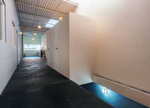 Serviettes fournies, savon, papier de toilette