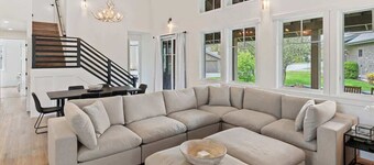 Pet Friendly Luxury Home w/ Private Hot Tub