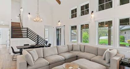 Pet Friendly Luxury Home w/ Private Hot Tub