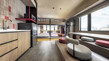 Habitación cuádruple familiar, para no fumadores (Superior,Bunk) | Caja de seguridad en la habitación y tabla de planchar con plancha