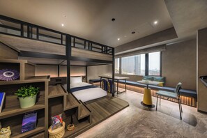 Coffres-forts dans les chambres, fer et planche à repasser