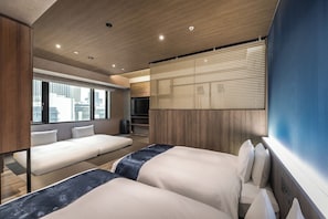 Habitación familiar, para no fumadores (Japanese-Western Style) | Caja de seguridad en la habitación y tabla de planchar con plancha