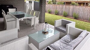 Outdoor dining - Hawks Nest - Magic Square Location (Hawks Nest)
