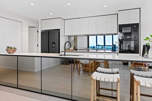 Luxury Apartment | Private kitchen | Full-size fridge, microwave, oven, stovetop - Magnoli Apartments  (Palm Beach)