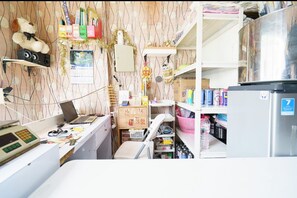 Reception - OYO 93922 Apartemen Gateway Pasteur By Sinta (Cimahi)