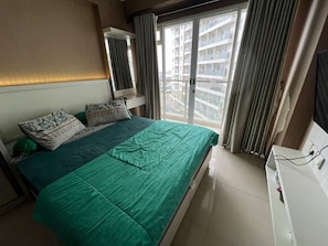 Bed sheets - OYO 93922 Apartemen Gateway Pasteur By Sinta (Cimahi)