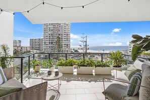 Terrace/patio - Welcome to your seaside sanctuary at Magnoli Palm Beach! (Gold Coast)