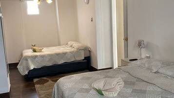 1 chambre, bureau, fer et planche à repasser, Wi-Fi gratuit