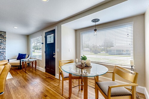 Charming, single-level home with gas fireplace, patio, washer/dryer, & fast WiFi