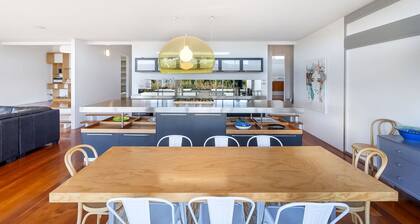 Getaway Hideaway-close to beach Sleeps-8