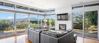 Getaway Hideaway-close to beach Sleeps-8