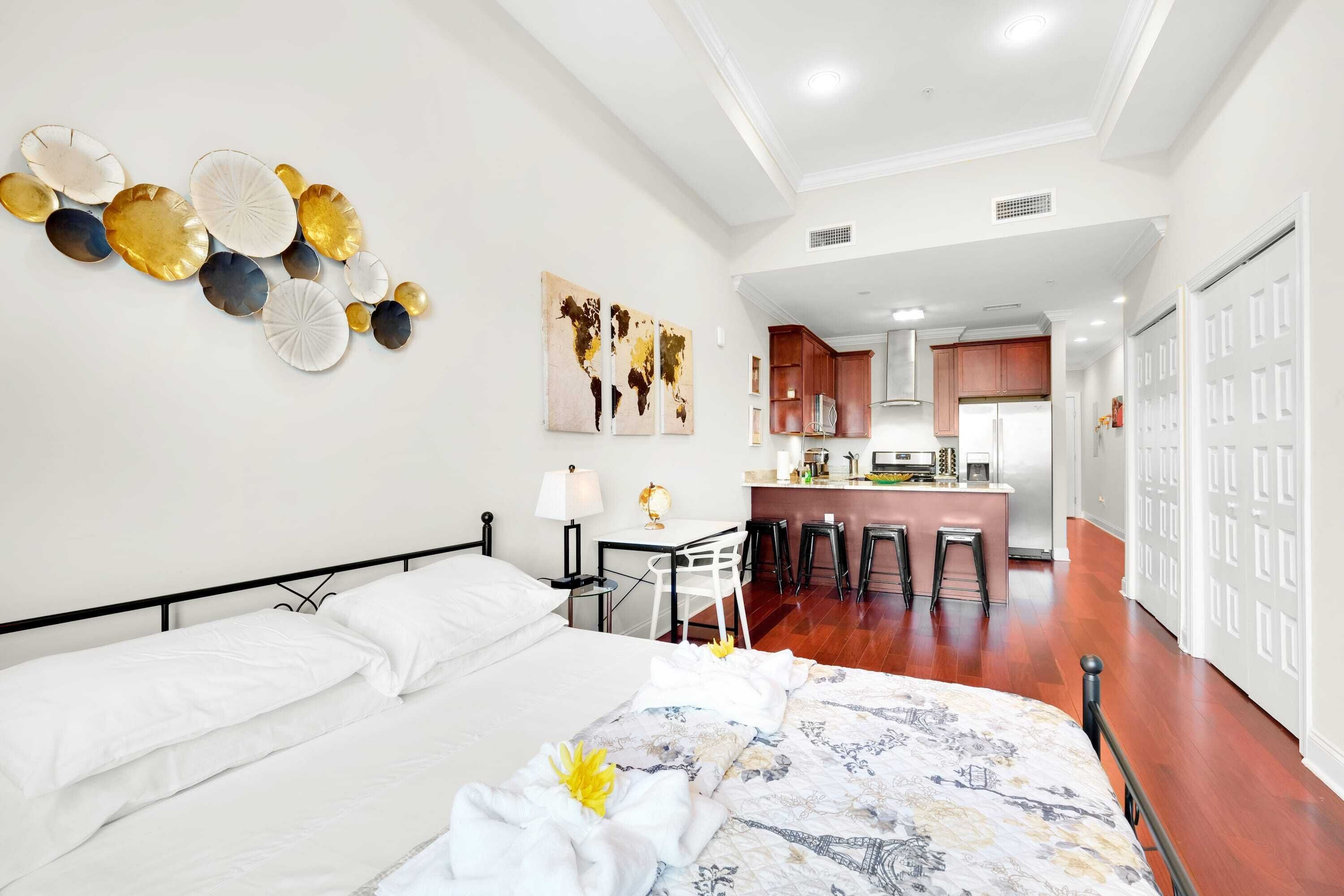 Great Studio with Pool & Fitness Center Access