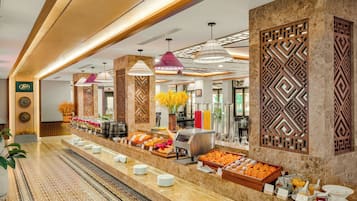 Petit déjeuner buffet (250000 VND par personne)