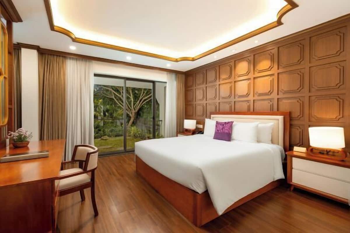 Minibar, in-room safe, desk, soundproofing