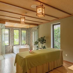 Couples treatment rooms, sauna, hot tub, steam room, body treatments