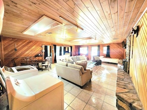 Interior - White River Lodge #1 (Lakeview)