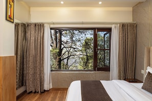 Valley view - The Pine Retreat - Mall Road Dalhousie (Dalhousie)