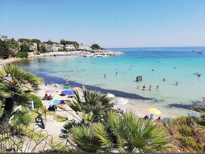 Detached villa 50mt from the cliff and 600 from the beach, private road