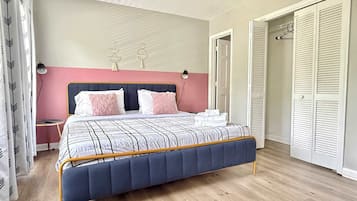 2 soverom, skrivebord, strykejern/-brett og wi-fi