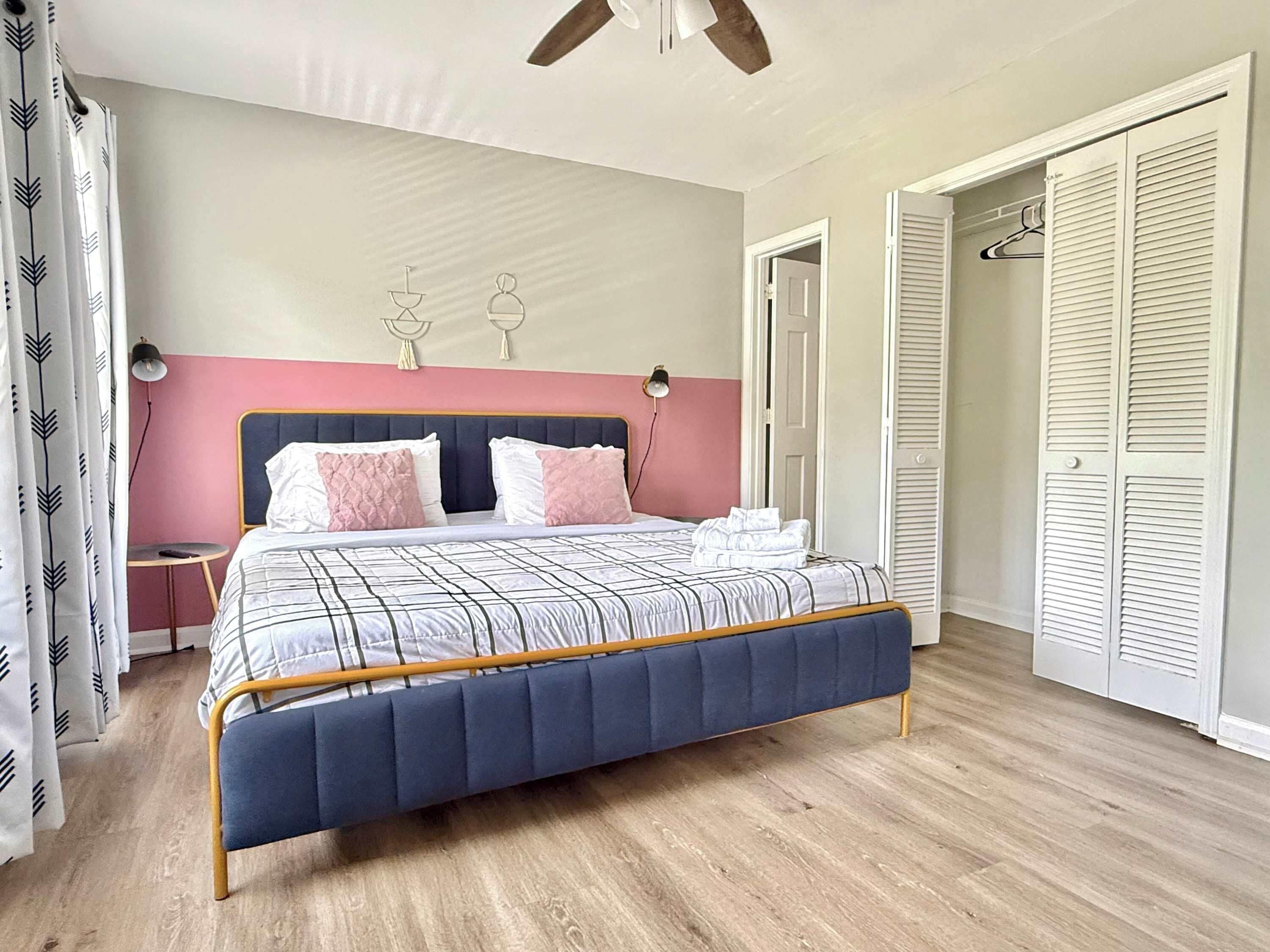 2 habitaciones, escritorio, tabla de planchar con plancha y wifi 