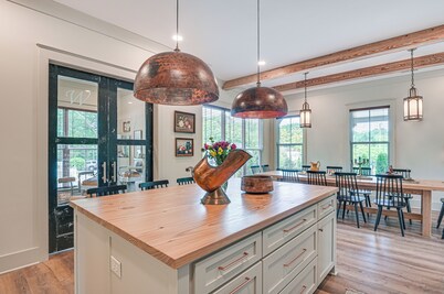 Idyllic Belmont Home < 1 Mi to Historic District!