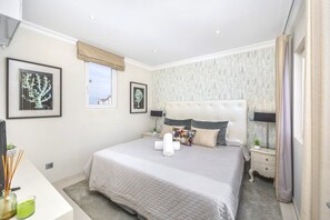 2 habitaciones, tabla de planchar con plancha, cuna de viaje y wifi 