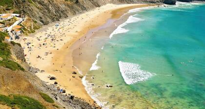 Stunning 2-Bedroom Beach Retreat in Vale do Lobo