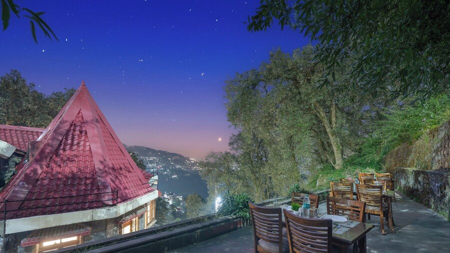 Wingait Inn - Hotel Near The Mall Road