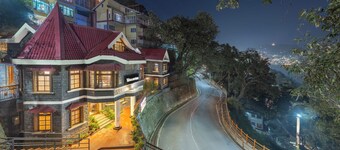 Wingait Inn - Hotel Near The Mall Road