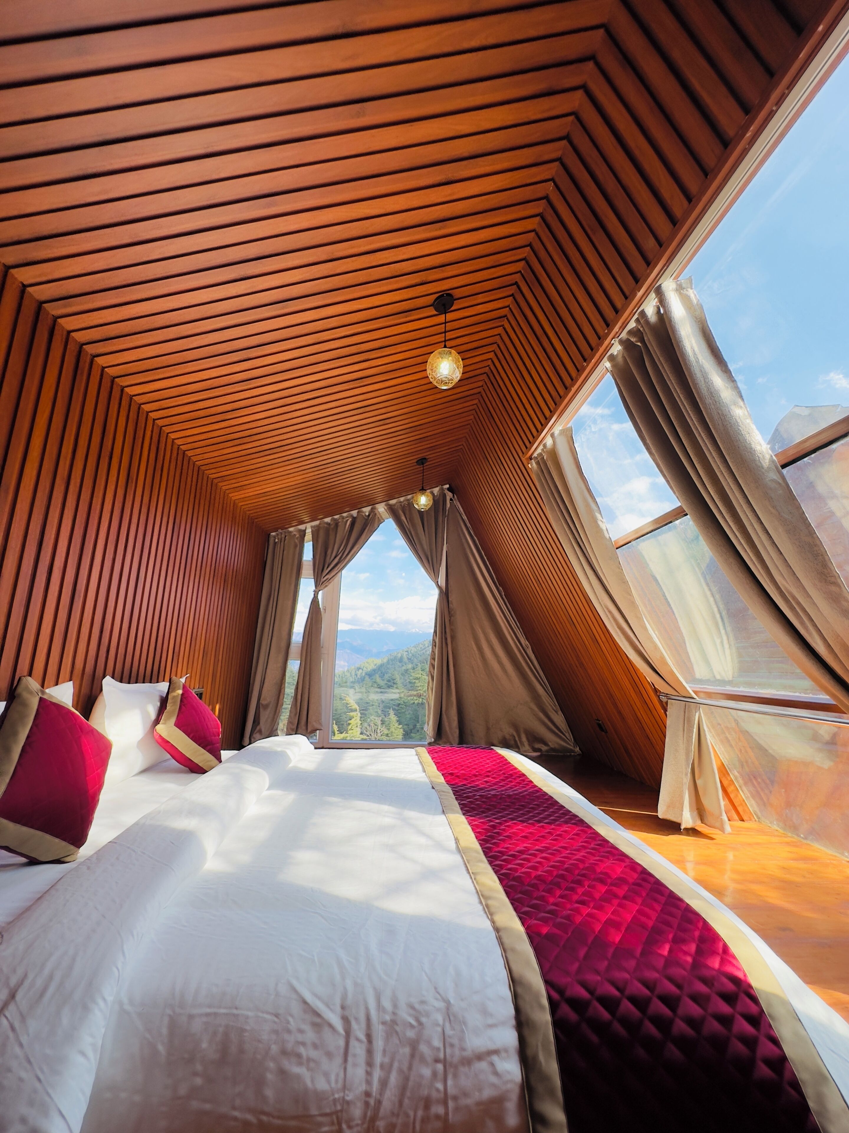 Chalet panoramico, vista collina | Una cassaforte in camera, tende oscuranti, insonorizzazione