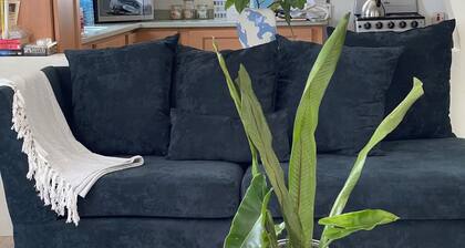 REDY BUGS l YOUR RUSTIC EXPERIENCE 6-MIN FROM RICKS CAFE & 12-MIN TO 7 MILE