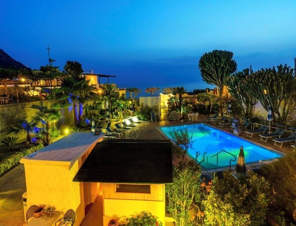 Outdoor pool, a heated pool