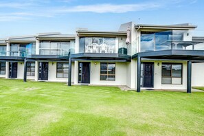 Exterior - 2/57 Barrage Road - Spinnaker river view (Goolwa South)