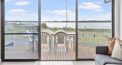 Spinnaker river view- Barrage Road